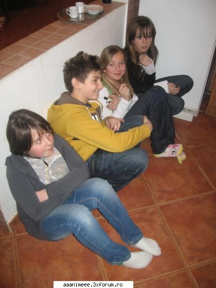 colegii nostri si amicii nostri - scz da yo nu pot vedea pozele de la ultm 2 post - Scoala